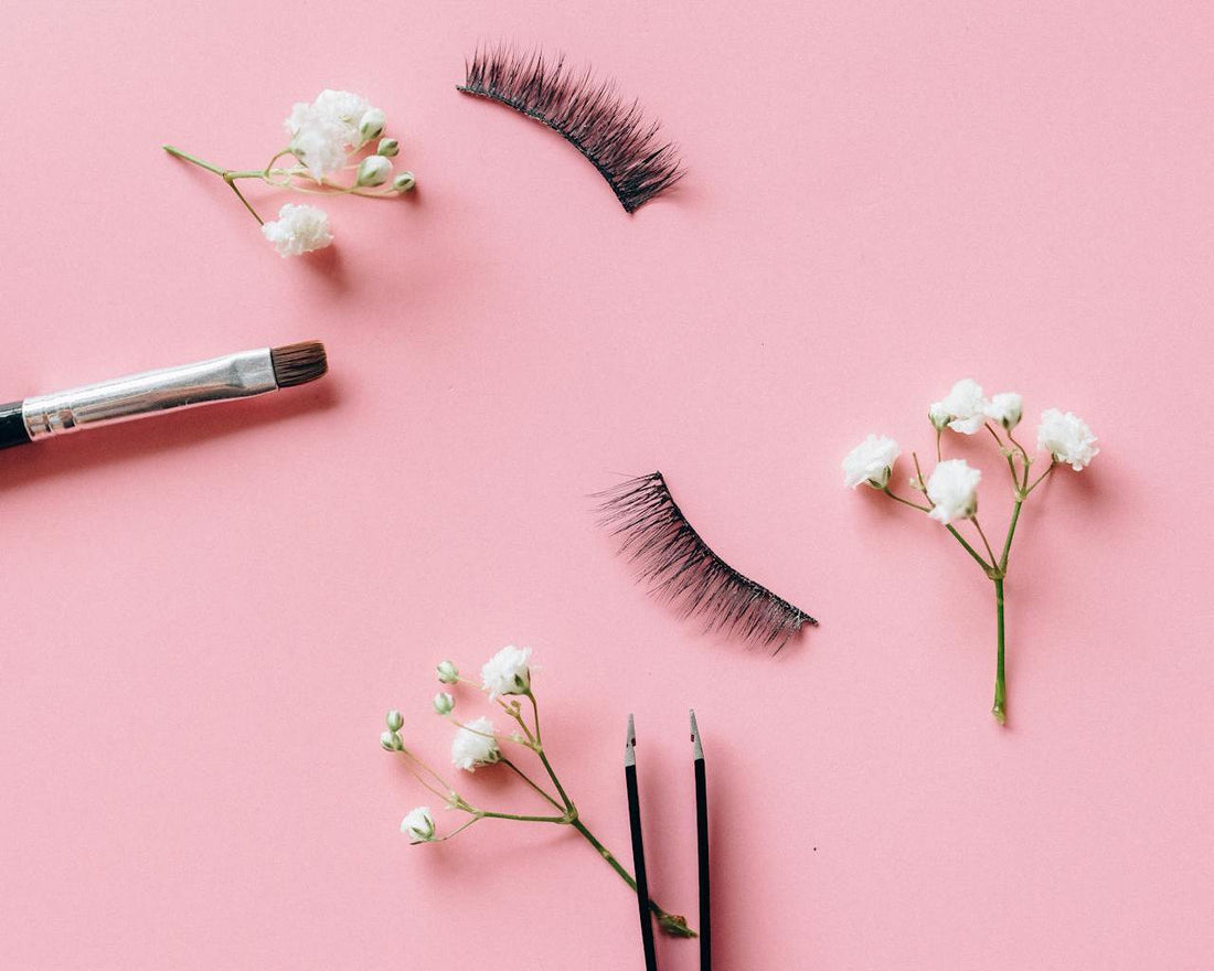 Les 7 erreurs qui ruinent la tenue de tes extensions de cils